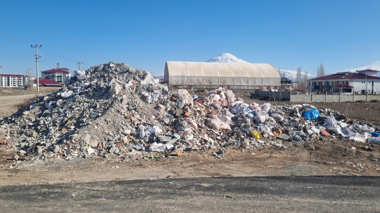 Iğdır’da Valilik Yolu’na Dökülen Hafriyat Tepki Çekti