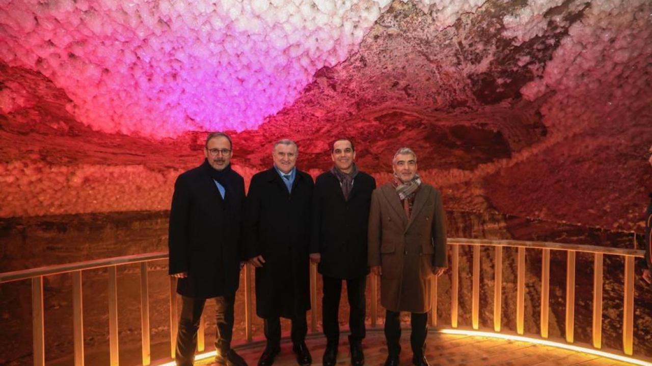 Iğdır'ın Yeraltı Hazinesine Bakan Övgüsü! Kasapoğlu: "Dışarısı Kar, İçerisi Şifa"
