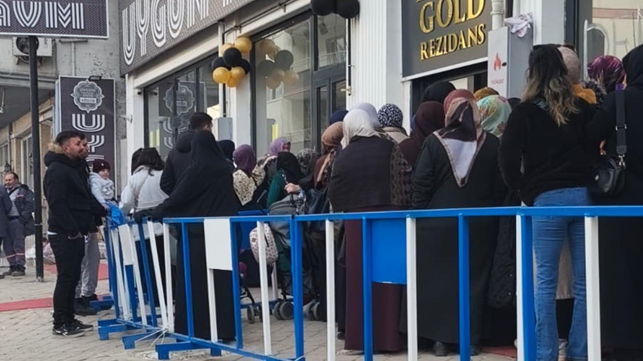 İndirim Kuyruğu Sokaklara Taştı! Iğdır Uygun AVM’de Yoğunluk Neden Bitmiyor?