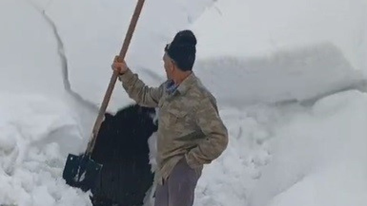 Kars'ta çatıdan düşen kar kütlesinden saniyelerle kurtuldu