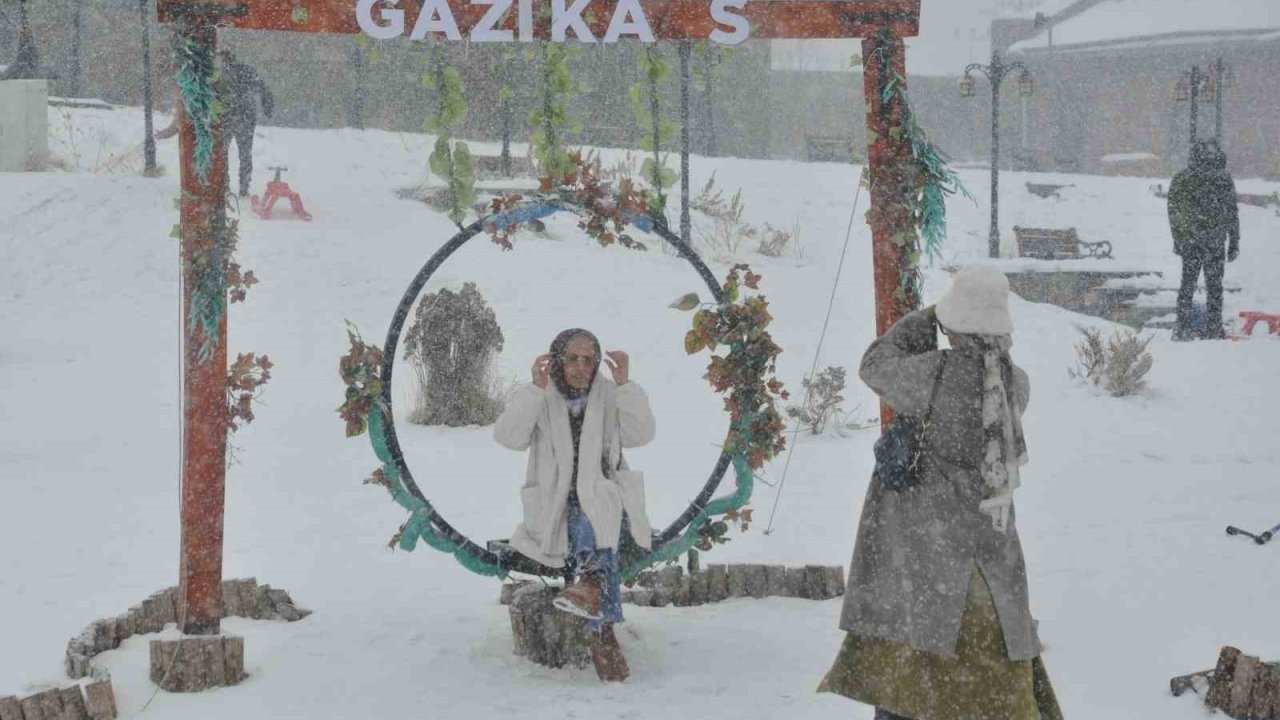 Kars’ta Kar Güzelliği: Tarihi Şehir Beyaza Büründü