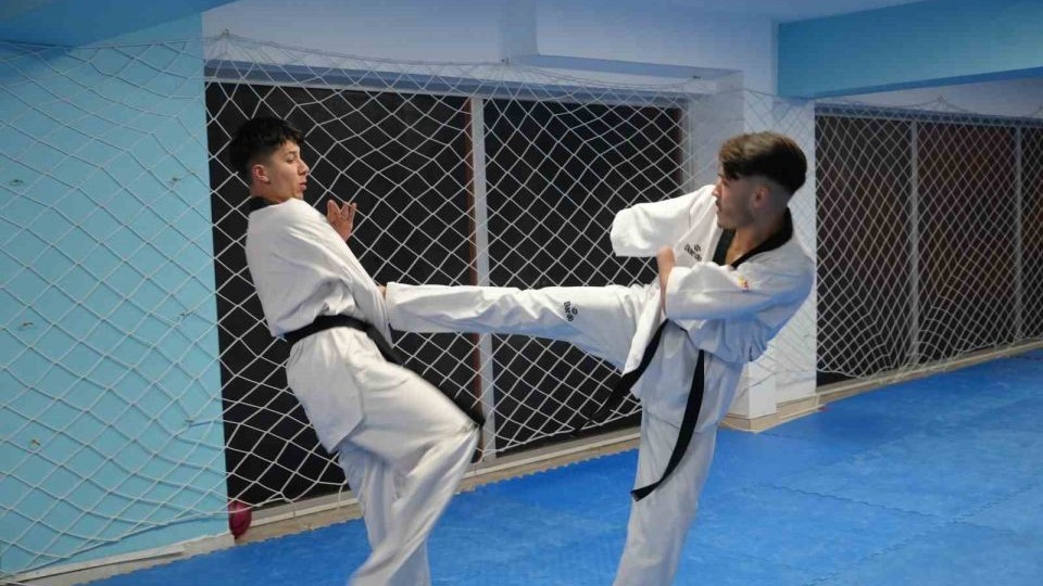 Mehmet Ünal’ın İnanılmaz Hikayesi: İki Kolunu Kaybetti, Avrupa Şampiyonu Oldu