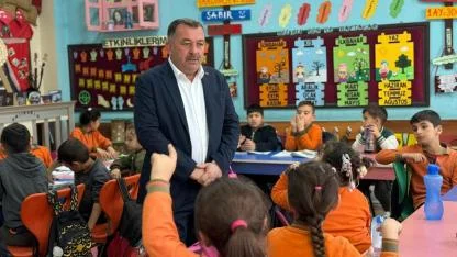 Melekli’de Demokrasi Dersi: Öğrenciler Başkan Ve Muhtarı Sınıfta Sorguladı!