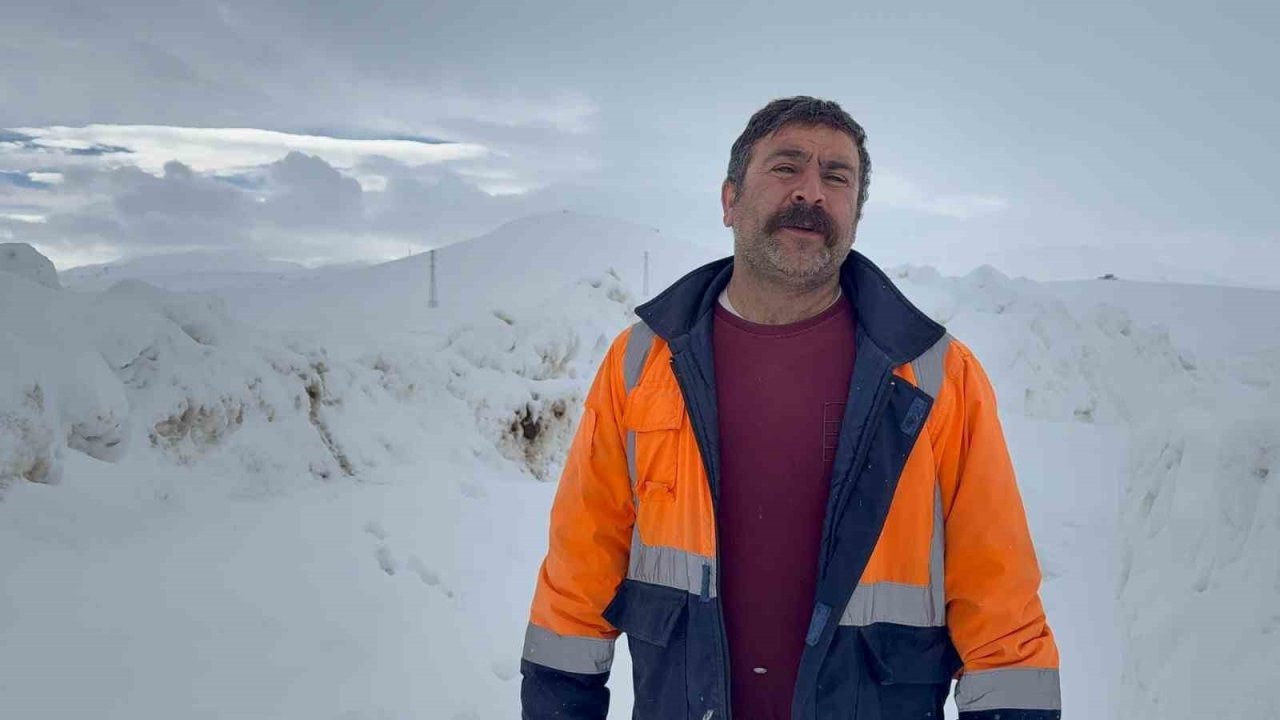 Muradiye’de Hayvanlar İçin Seferberlik: Ekipler Bidonlarla Su Taşıdı