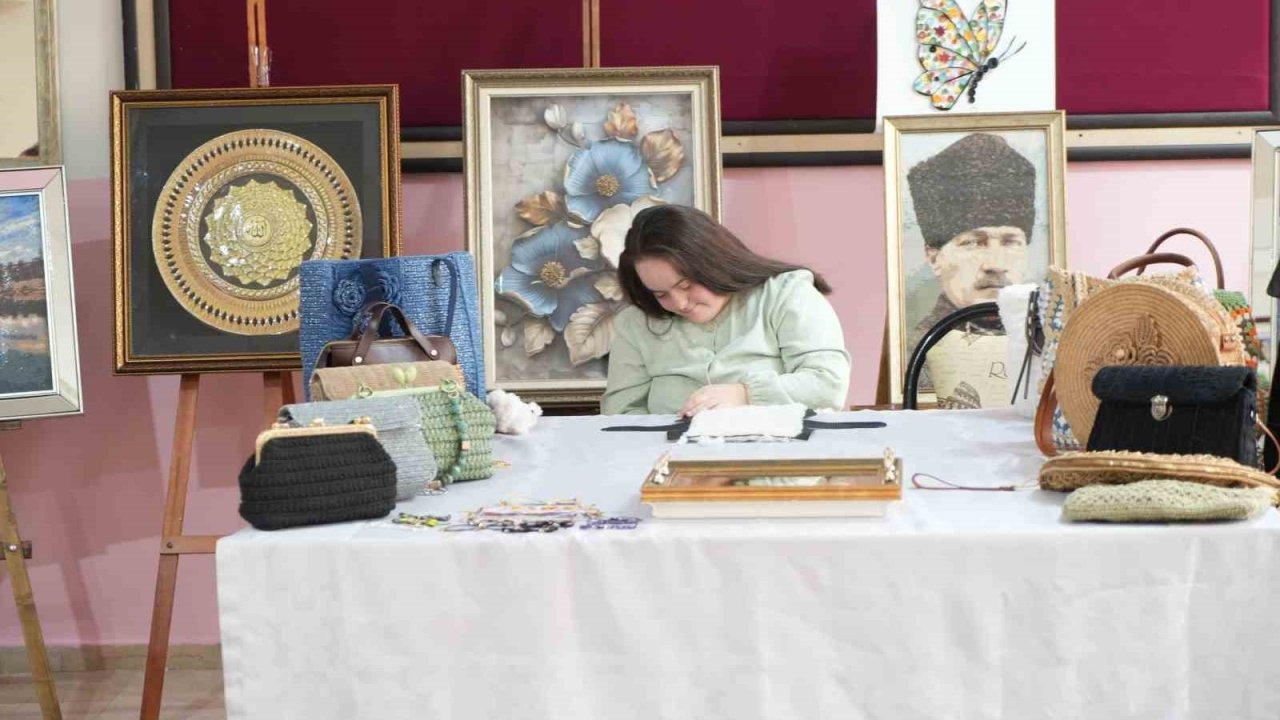 Muşlu Rabia Nur'un Sanat Azmi: Hedefi Atatürk Portresini Tarkan’a Hediye Etmek