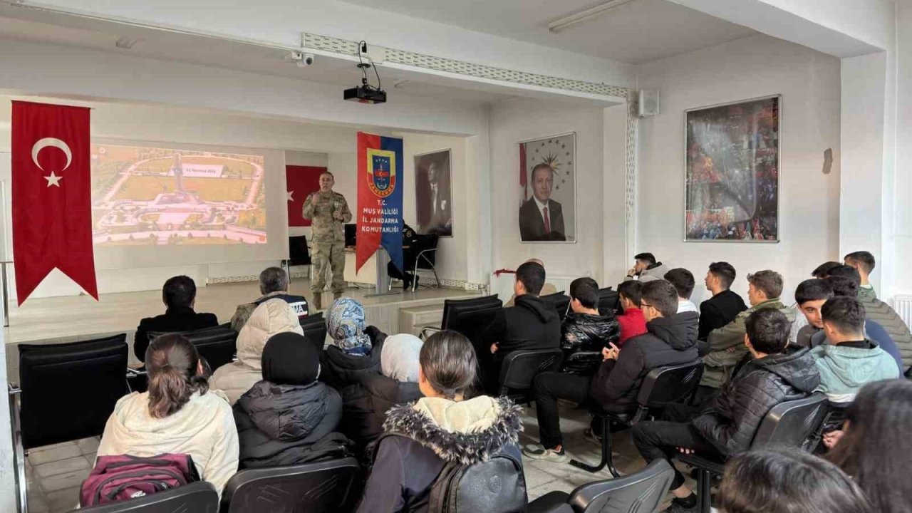 Muş’ta Geleceğin Jandarma Adaylarına Tanıtım: JSGA Öğrencilerle Buluştu