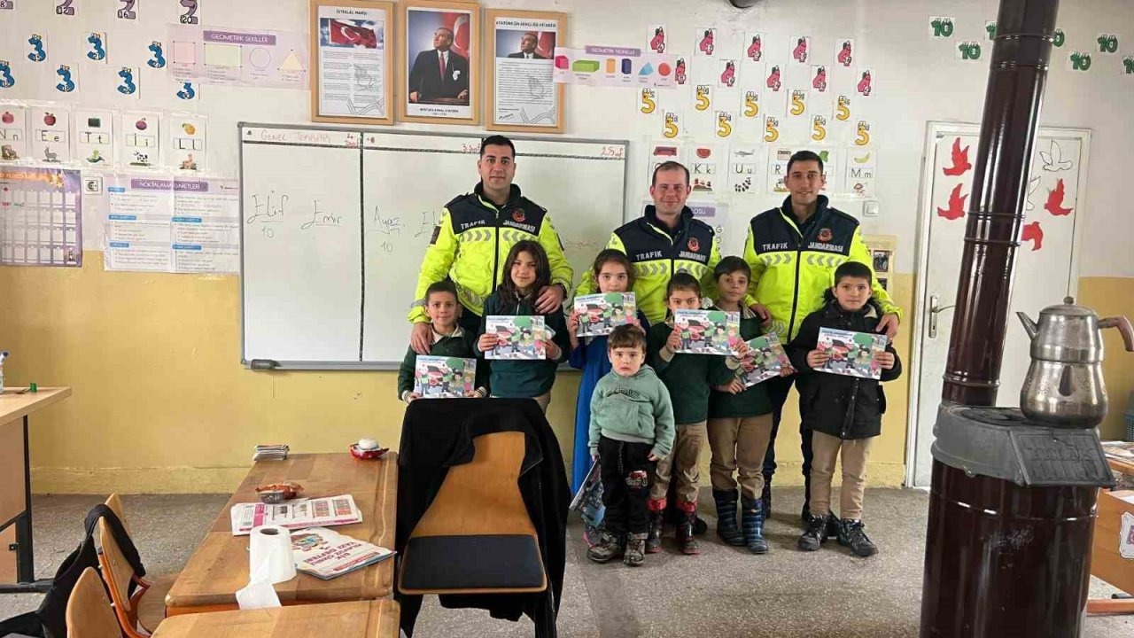 Muş’ta Minik Öğrencilere Jandarmadan Trafik Eğitimi