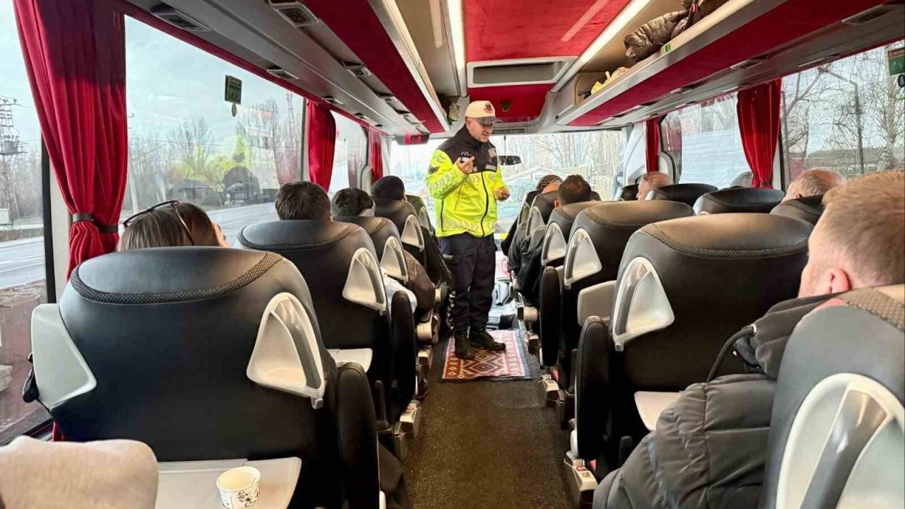 Muş’ta Şehirlerarası Otobüslere Sıkı Denetim: "Emniyet Kemeri Hayat Kurtarır"