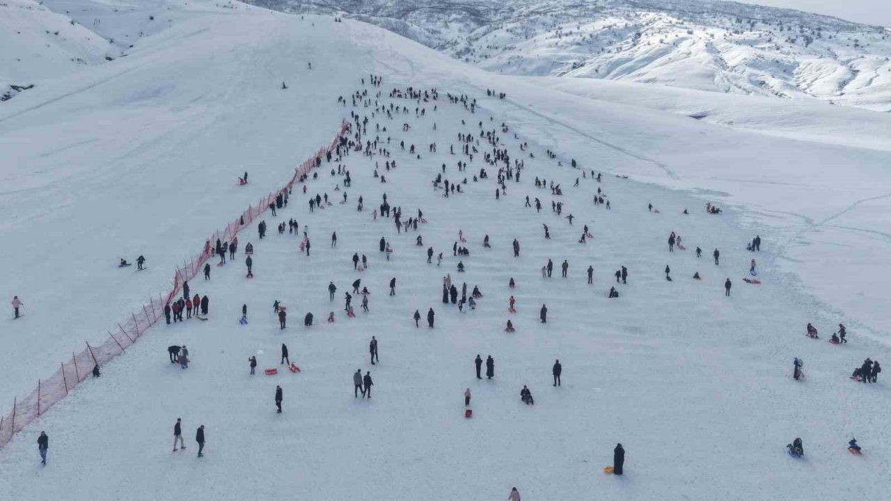 Muş’ta Sömestir Finali: Güzeldağ Kayak Merkezi Ziyaretçi Akınına Uğradı