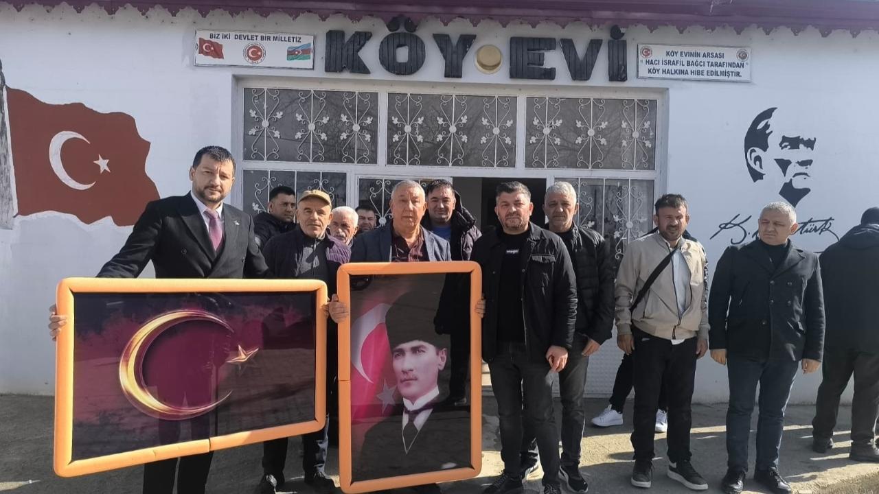 Özoğlu’ndan Taziye Evine Bayrak ve Atatürk Tablosu Desteği