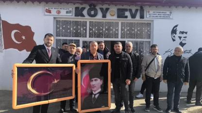 Özoğlu’ndan Taziye Evine Bayrak ve Atatürk Tablosu Desteği