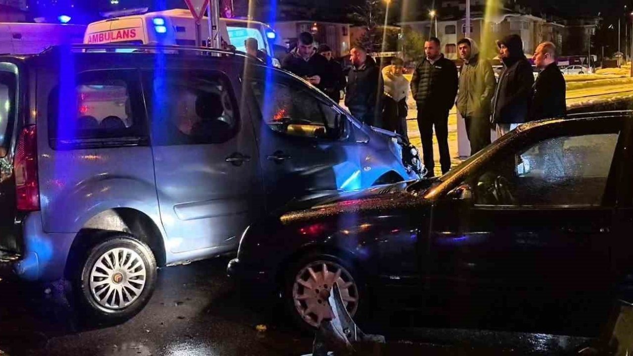 Palandöken’de Zincirleme Trafik Kazası: Kırmızı Işık İhlali Yaralanmaya Yol Açtı