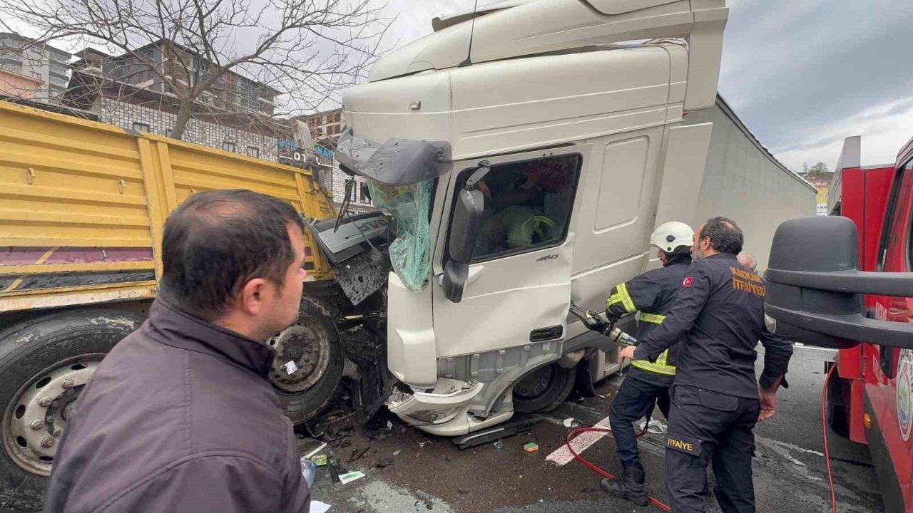 Rize Pazar’da Tır Kazası: 1’i Ağır 4 Yaralı