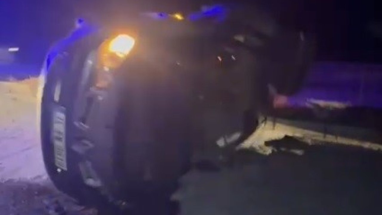 Sarıkamış’ta Otomobil Yan Yattı: 2 Yaralı