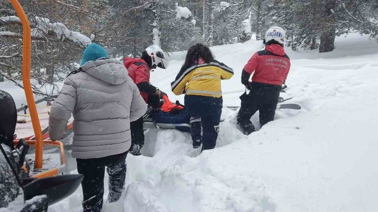 Sarıkamış’ta Yaralanan Kayakçının İmdadına JAK Yetişti