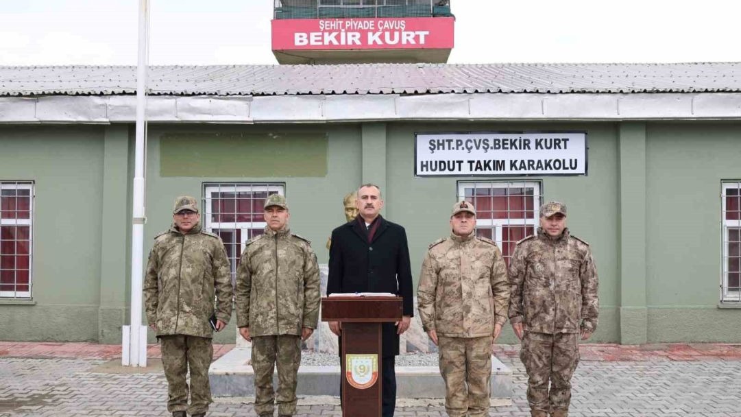 Sınır Güvenliği Masaya Yatırıldı! Vali Bozkurt Şehit Bekir Kurt Hudut Karakolu’nu Ziyaret Etti