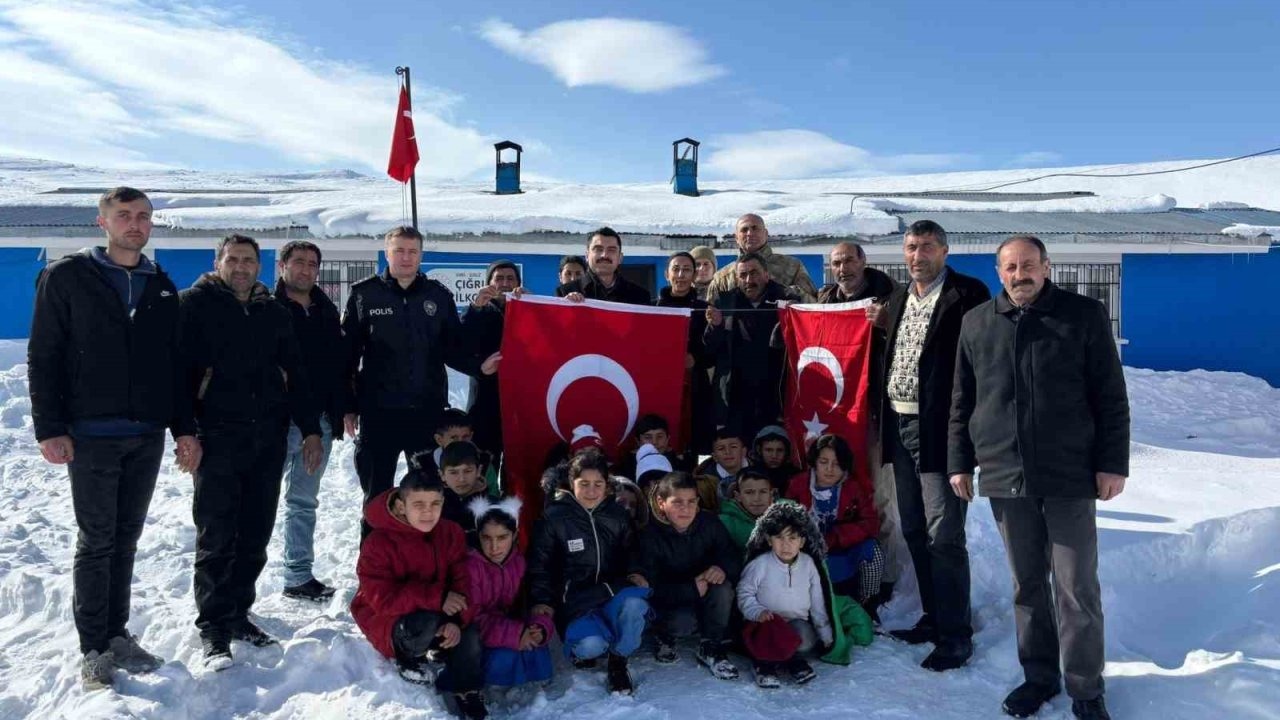 Susuz’da Milli Değerler Buluşması: Kaymakam Tutal’dan Türk Bayrağı Vurgusu