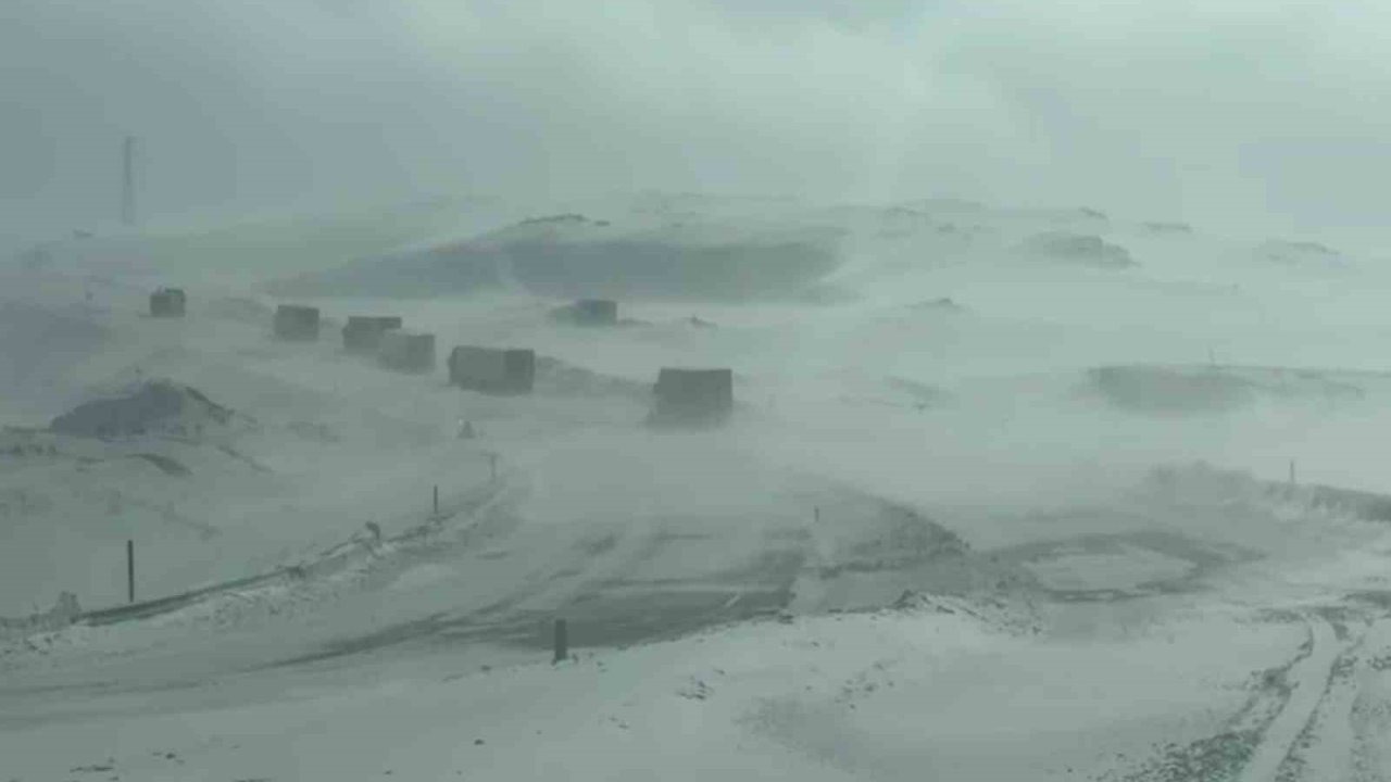 Tendürek Geçidi Kar ve Tipiye Teslim: Ulaşıma Kapandı