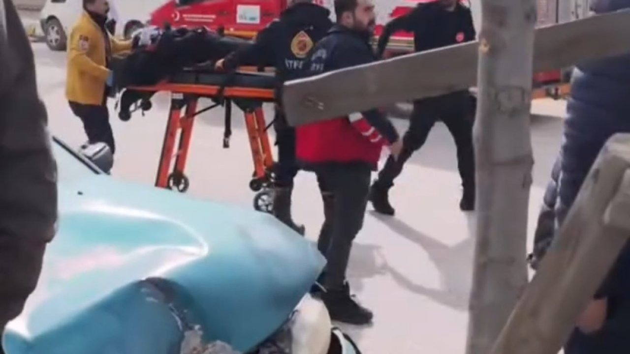 Van Edremit’te İki Otomobil Çarpıştı: 5 Yaralı