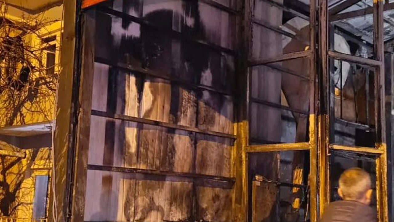 Van'da İş Yeri Yangını: 1 Yaralı, 2 Kişi Dumandan Etkilendi