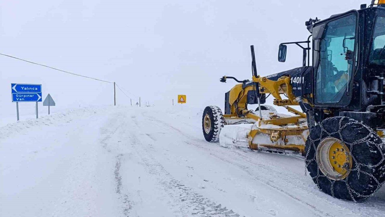 Van’da Kar Esareti: 141 Yerleşim Yolu Kapandı, Çığ Uyarısı Geldi