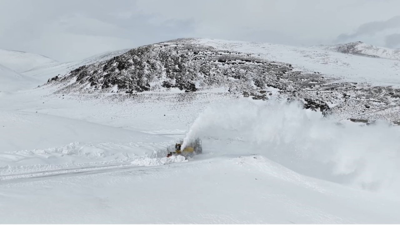Van’da Kar Esareti: 53 Yerleşim Yeri Kapandı, Tendürek’te Kızılay Seferberliği