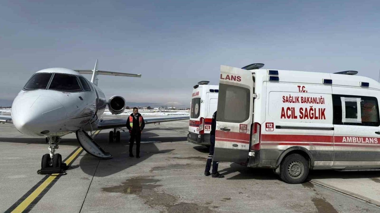 Van'da Şifa Yolculuğu: İki Bebek Ambulans Uçakla İstanbul'a Sevk Edildi