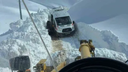 Ağrı’da Kar Esaretindeki Hastaya 3 Saatlik Operasyonla Ulaşıldı
