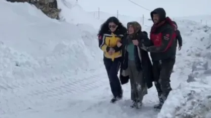 Kars Arpaçayda Kar ve Tipiyle Mücadele Hasta Kadın İçin Zamanla Yarış