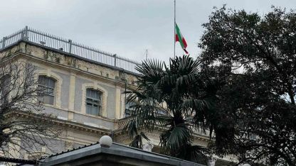 İran’ın İstanbul Başkonsolosluğu’nda Yas Bayrağı Yarıya İndirildi