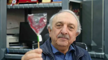 Erzurum’da Ramazan Geleneği: Erdal Güzel’den Nostaljik "Horoz Şekeri" Hediyesi