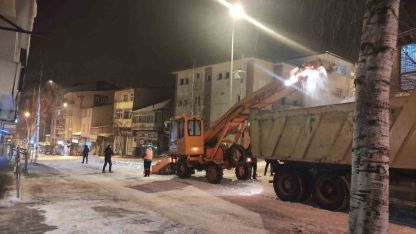 Ardahan’da Kar Mesaisi: 260 Kamyon Kar Şehir Dışına Taşındı