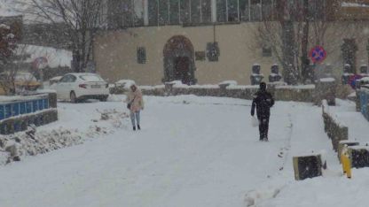 Kars'ta Mart Karı: "Kazma Kürek Yaktırır" Deyimi Gerçek Oldu