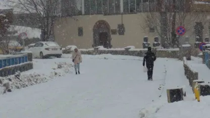 Kars'ta Mart Karı: "Kazma Kürek Yaktırır" Deyimi Gerçek Oldu