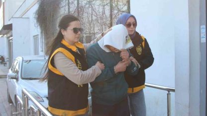 Adana’da kan donduran gece: Kocasını bıçaklayıp eve kapandı, polis kapıyı kırarak içeri girdi!