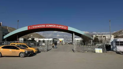 Sınırda Sessiz Bekleyiş: Esendere Sınır Kapısında Son Durum