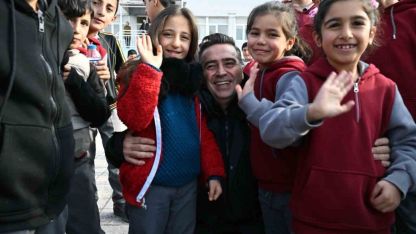 Ağrılı öğrencilerin polis abisi: Göksel Önder'den anlamlı ziyaretler