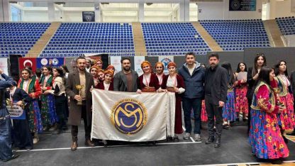 Van halkoyunları yarışması: Çataklı öğrencilerden büyük başarı