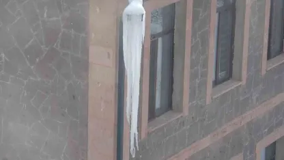 Hayat Buz Kesti: Ardahan'da Termometreler Rekor Seviyeyi Gördü