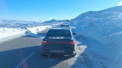 Erzurum-Tekman Yolunda Kar Alarmı: Palandöken Geçidi'nde Ulaşım Aksadı