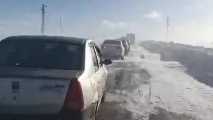 Kars Göle Karayolunda Tipi Nedeniyle Araçlar Mahsur Kaldı