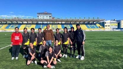 Digorlu kız futbol takımı Ağrı’da namağlup şampiyon oldu