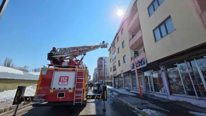 Ardahan Belediyesinde buz sarkıtı mesaisi