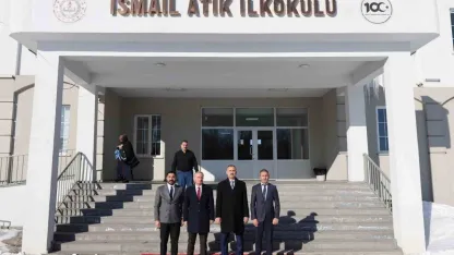 Ağrı Valisi Önder Bozkurt okul ziyaretlerinde incelemelerde bulundu