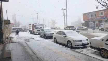 Başkale’de Kar Yağışı Hayatı Olumsuz Etkiledi