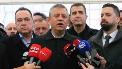 Özgür Özel Memleketinde Bayram Namazı Sonrası Gündemi Değerlendirdi