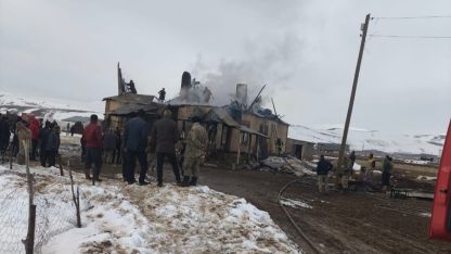 Başkale’de Bir Evde Çıkan Yangın İtfaiye Tarafından Söndürüldü