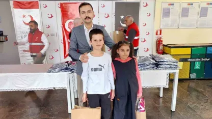 Aşkale'de Bayram Sevinci: Kaymakam Oğuztürk Hediyelerle Yüzleri Güldürdü