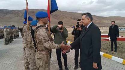 Bakan Çiftçi’den Van’da Birlik Mesajı: Gürpınar'da Komandolarla Bayramlaşma