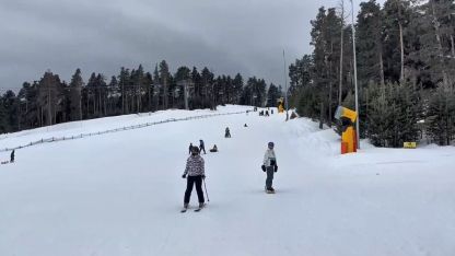 Kristal Kar ve Bahar Güneşi Bir Arada: Sarıkamış Kayak Merkezi'nde Bayram Yoğunluğu